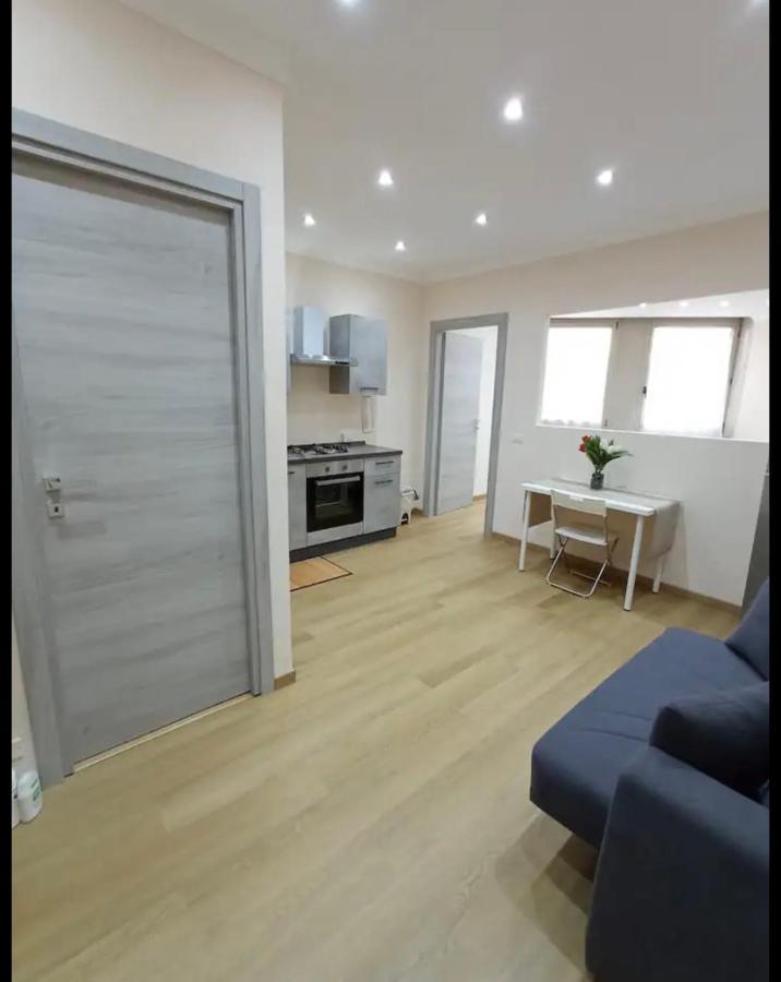 Roomors Of - Business District 2 Apartment