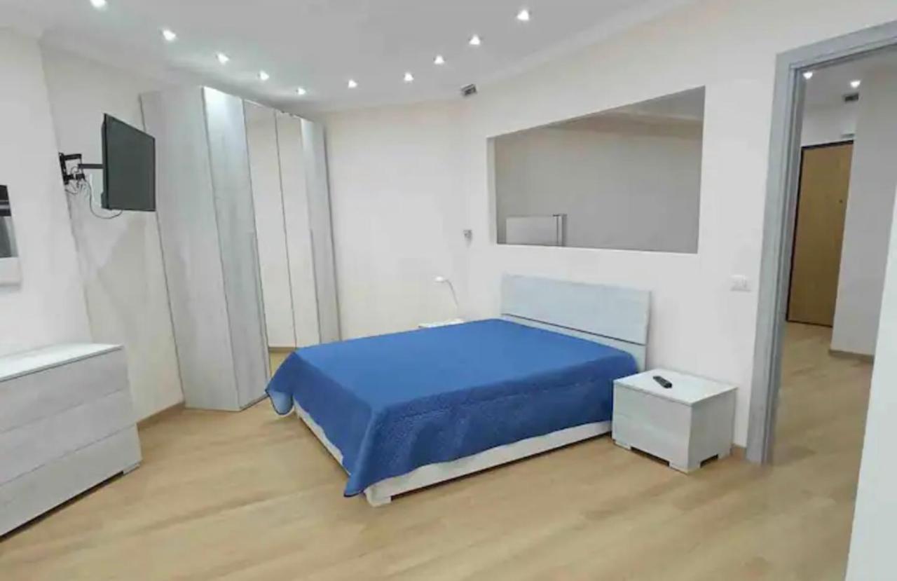Roomors Of - Business District 2 * Naples